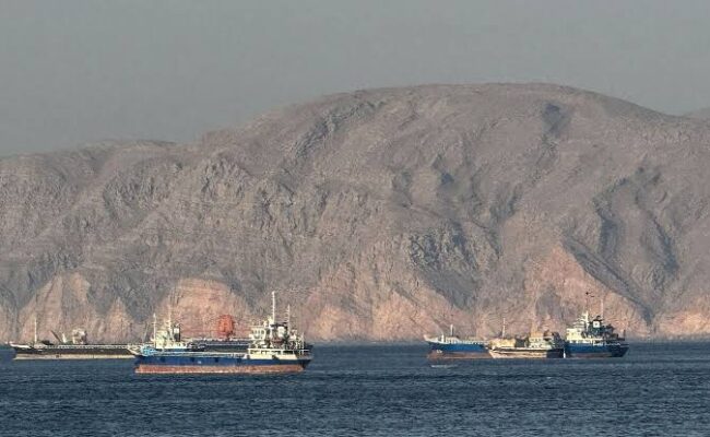 ​Irán desmiente a Trump y mantiene cerrado el estrecho de Ormuz