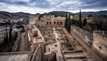 Desalojan de manera preventiva parte de la Alhambra por los terremotos de Granada