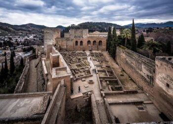 Desalojan de manera preventiva parte de la Alhambra por los terremotos de Granada