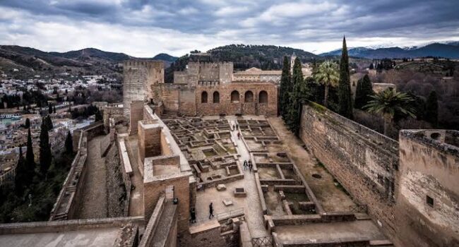 Desalojan de manera preventiva parte de la Alhambra por los terremotos de Granada