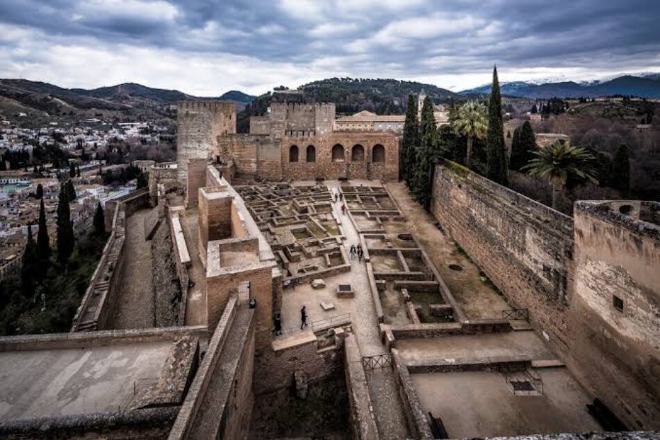 Desalojan de manera preventiva parte de la Alhambra por los terremotos de Granada
