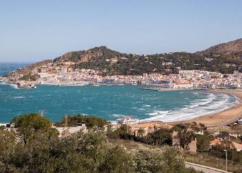 Queixa davant la Síndica de Greuges per una actuació policial contra una veïna que feia nudisme al Port de la Selva