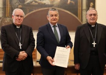 Andalucía Laica y Marea Blanca Andalucía denuncian el gasto de 7,4 millones de euros de la sanidad pública en capellanes católicos tras el Convenio SAS-Obispos