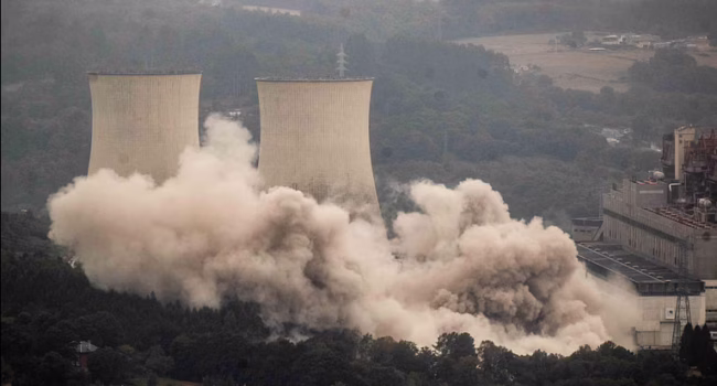 Perante a voadura das torres de refrixeración das Pontes