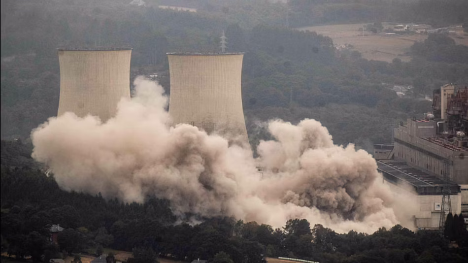 Perante a voadura das torres de refrixeración das Pontes