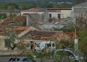 Un tornado deja 41 heridos y 300 viviendas dañadas en Francia