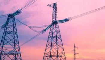 Agosto finaliza con el recibo de la luz más caro en cuatro años: el usuario medio pagará 97 euros, según el análisis de FACUA