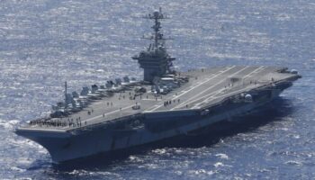Portaviones George Washington llega al mar Arábigo tras salida del Abraham Lincoln tras denuncias de familiares por pésimas condiciones de vida de las tropas estadounidenses 