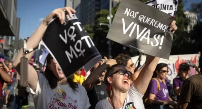 Mujeres se movilizan en Brasil para exigir aprobación de ley contra misoginia