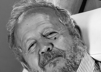 Juan José Téllez publica «Carlos Cano, una historia musical andaluza» en el 80 aniversario del músico