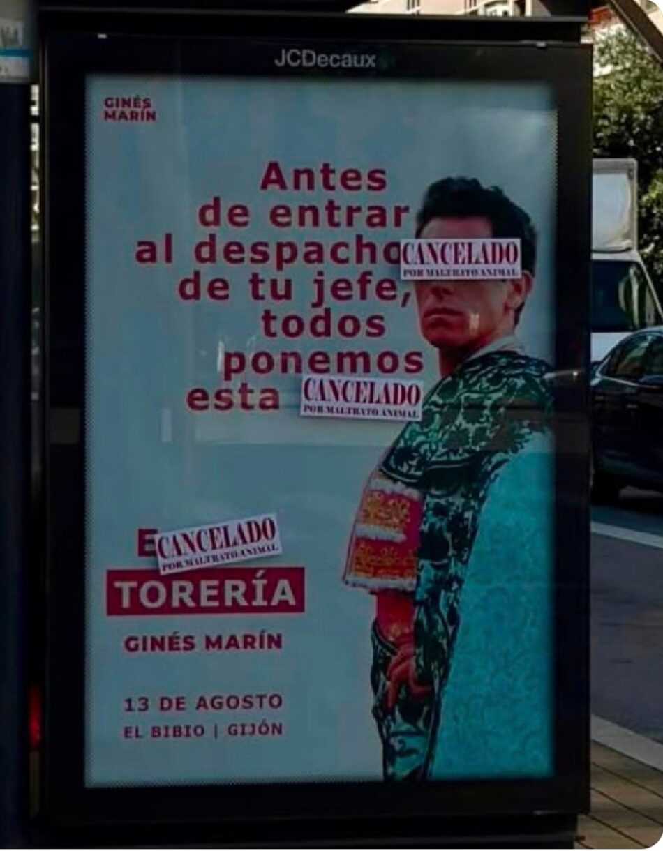 Asturies Antitaurina y CSI EMTUSA denuncian el uso de marquesinas para promocionar la tauromaquia en Gijón