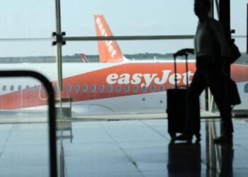 Suspenden más de 100 vuelos en Francia por la huelga de EasyJet