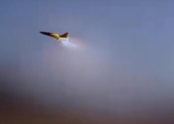 Ejército de Irán sigue atacando bases de EEUU en Baréin y Emiratos