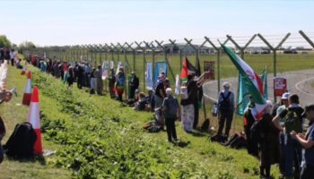 Activistas denuncian apoyo británico a bombardeos de EEUU a Irán