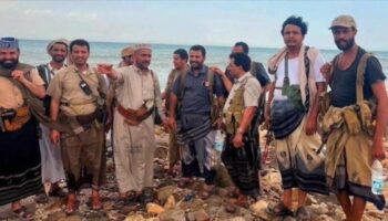 Avance de tropas de Yemen hacia Bab el-Mandeb: Tres brigadas saudíes se rinden