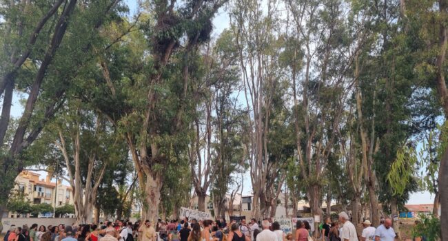 Cientos de personas protestan contra las obras de la playa artificial en los Baños del Carmen y la mercantilización de los espacios públicos