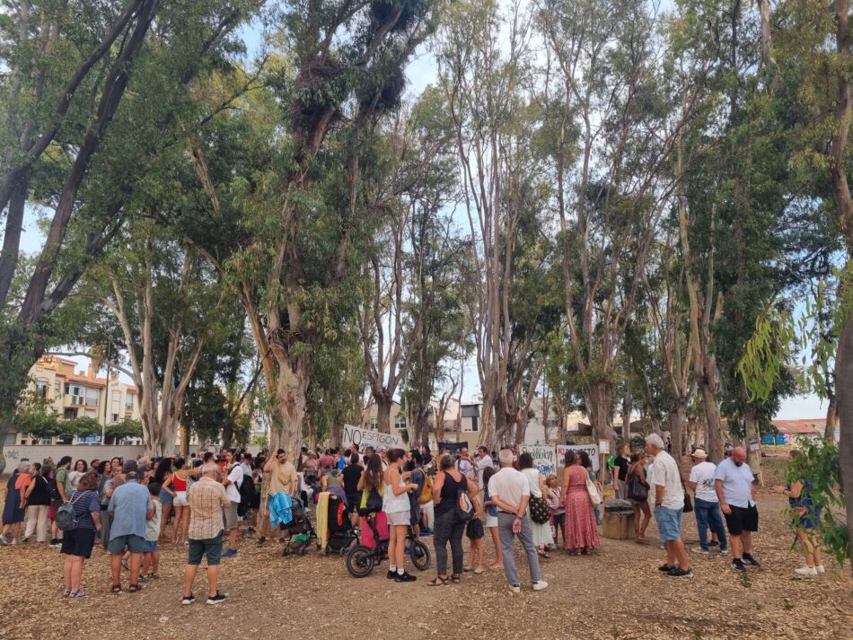 Cientos de personas protestan contra las obras de la playa artificial en los Baños del Carmen y la mercantilización de los espacios públicos