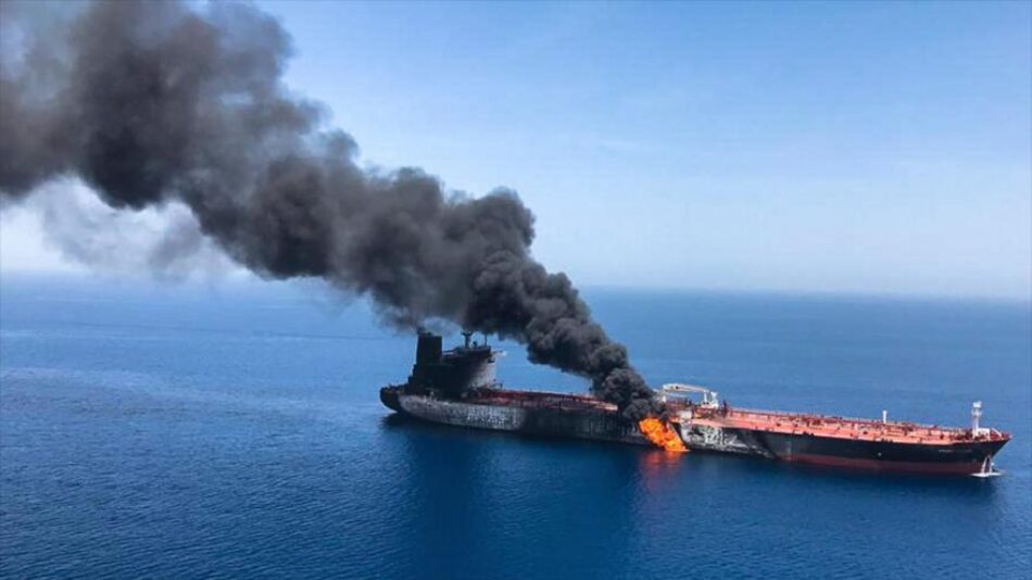 CGRI: superpetrolero explota tras chocar contra minas al cruzar ilegalmente Ormuz