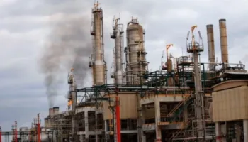 ​Libia reduce refinación en Zawiya por cierre de oleoducto Sharara