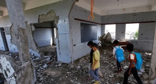 Por tercera vez un ataque saudita destruye escuela en Taiz, Yemen