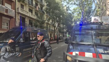 Los Mossos d’Esquadra desahucian a Sílvia, la inquilina a quien no permitieron figurar en el contrato