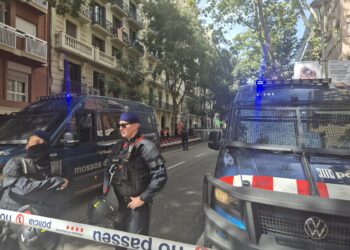 Los Mossos d’Esquadra desahucian a Sílvia, la inquilina a quien no permitieron figurar en el contrato