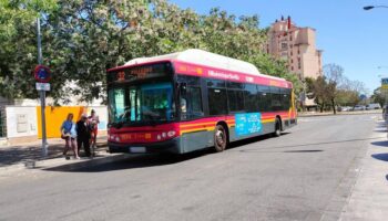 Cinco mil familias siguen penalizadas sin autobús en el polígono sur de Sevilla