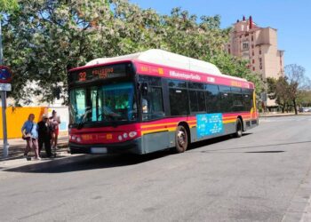 Cinco mil familias siguen penalizadas sin autobús en el polígono sur de Sevilla