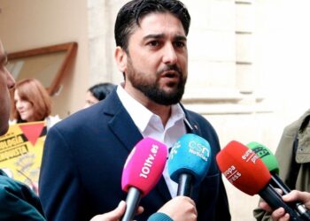 IU Sevilla denuncia la mala planificación de la limpieza de los colegios y las contradicciones internas del Gobierno municipal
