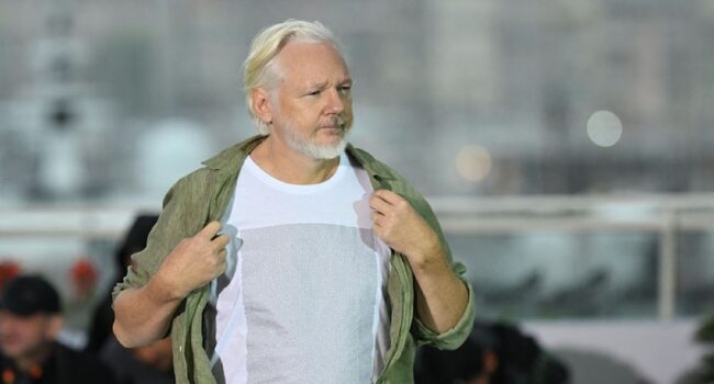 Assange en X: «I’m back»
