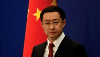 China rechaza amenazas de EE. UU. y mantendrá vuelos con Irán