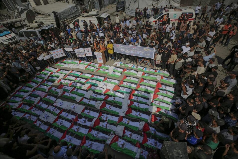 Familias en Gaza despiden a más de un centenar de víctimas recuperadas bajo escombros