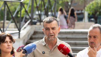 Maíllo dice que trasladar migrantes a la Península es la “mejor forma” para que “tengan condiciones dignas de espera”, actuar con legalidad y poder “resolver la situación de presión en Ceuta”