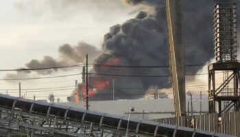 Yemen golpea bases y refinerías de Saudi Aramco tras bombardeos en Al-Jawf