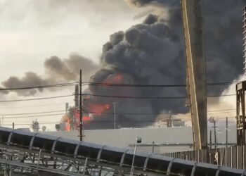 Yemen golpea bases y refinerías de Saudi Aramco tras bombardeos en Al-Jawf