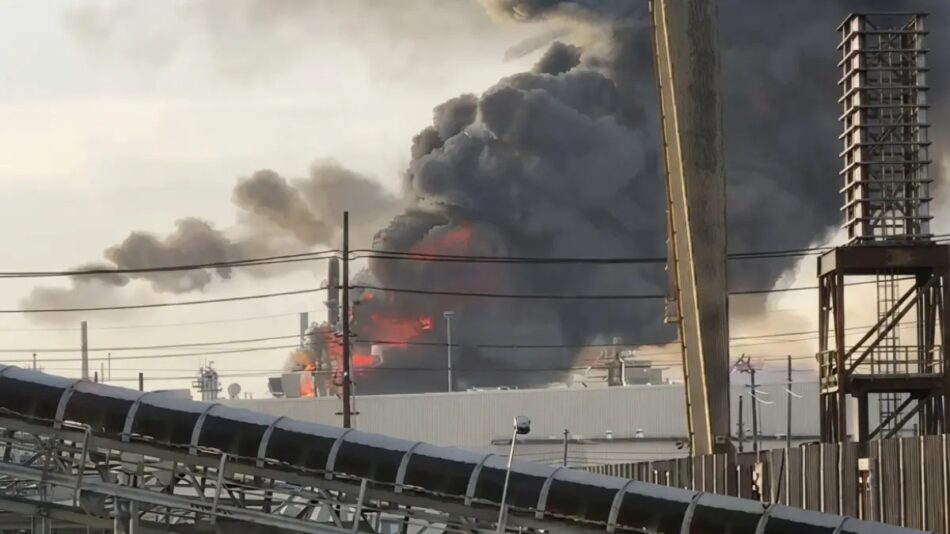 Yemen golpea bases y refinerías de Saudi Aramco tras bombardeos en Al-Jawf