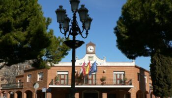 IU afirma que Azuqueca necesita un alcade las 24 horas del día y cuestiona que pueda compaginar la Alcaldía con su actividad docente: “Renunciar al sueldo no resuelve el problema”
