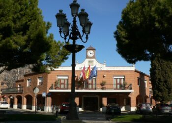 IU afirma que Azuqueca necesita un alcalde las 24 horas del día y cuestiona que pueda compaginar la Alcaldía con su actividad docente: “Renunciar al sueldo no resuelve el problema”