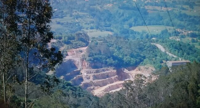 Autorizan que Arcelor Mittal siga comiéndose el monte Naranco de Oviedo
