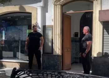 Izquierda Unida rechaza la presencia de los “matones” de la empresa Desocupación en la calle Larga de Jerez