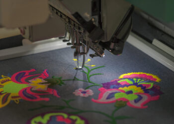 La personalización textil gana terreno: del bordado creativo al pequeño negocio