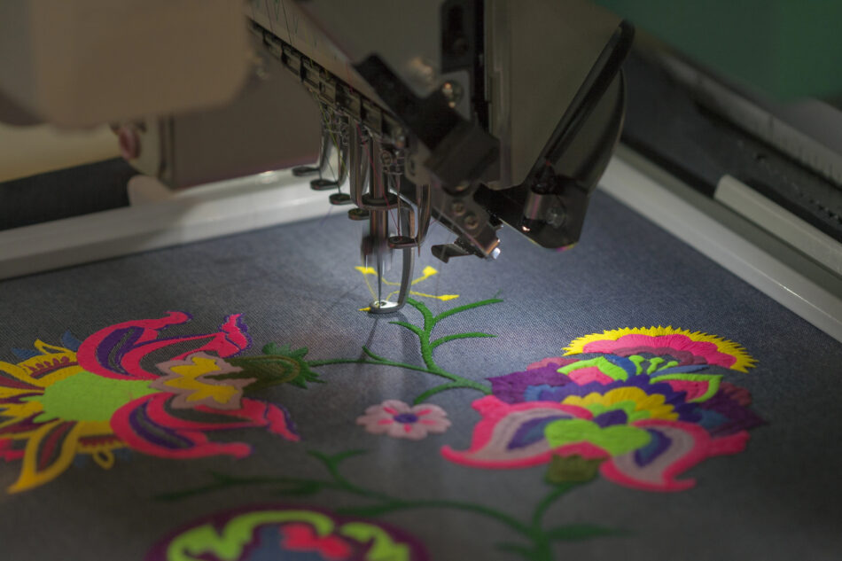 La personalización textil gana terreno: del bordado creativo al pequeño negocio