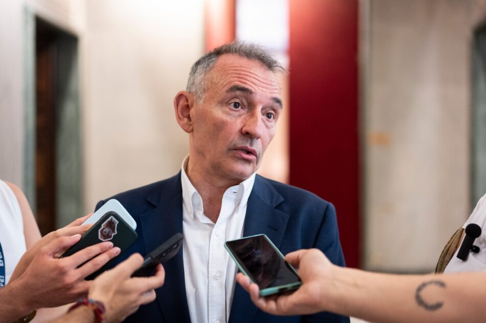 Enrique Santiago pide por escrito a Interior que confirme si la jueza de la Audiencia Nacional “ordenó a la Policía no trasladar a la cúpula del ministerio los informes sobre Ceuta”