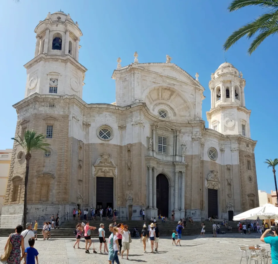FACUA Cádiz participa en la recogida de firmas para revertir la turistificación de la ciudad