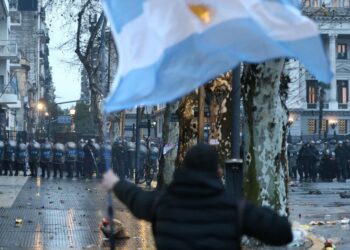 Argentina: Casi 6 millones de hogares están en mora con sus deudas