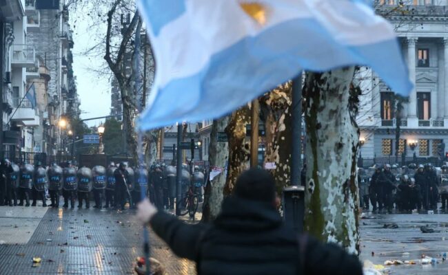 Argentina: Casi 6 millones de hogares están en mora con sus deudas