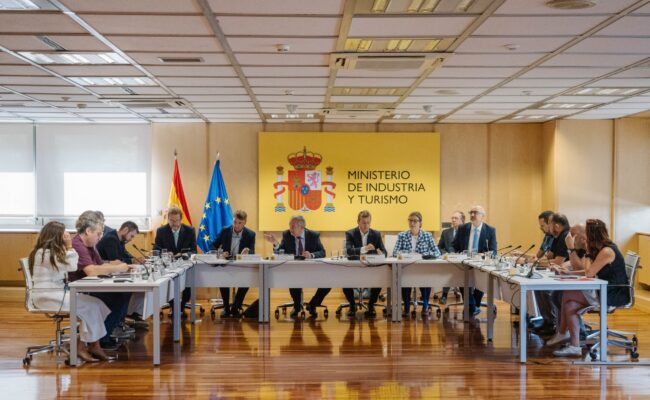 Industria fuerza un preacuerdo entre la dirección de Airbus y  algunos sindicatos
