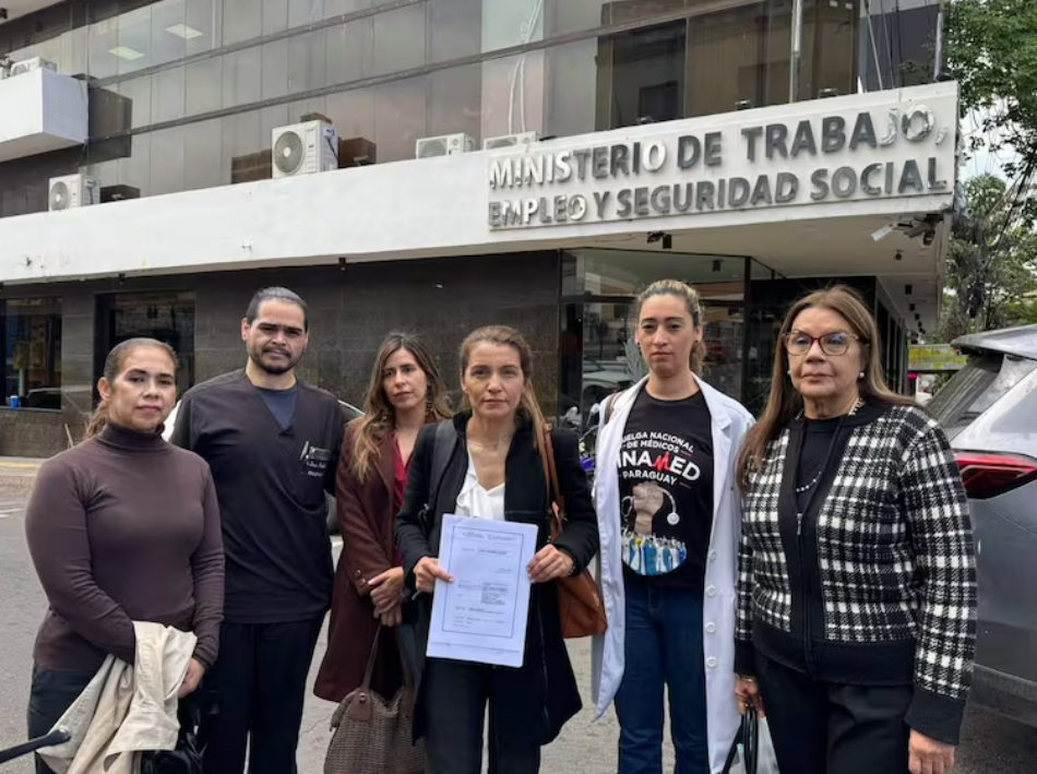 Médicos y maestros paraguayos anuncian huelga para exigir incrementos salariales