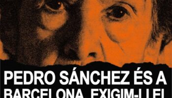 Protesta por exigir el Decreto Maricarmen ante el acto con Pedro Sánchez en el Palau de Congressos de Barcelona