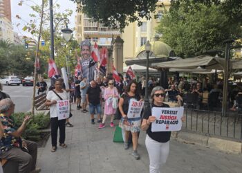 CGT realiza una caminata silenciosa en Alacant en recuerdo de las víctimas de la DANA y apoyo a sus familiares